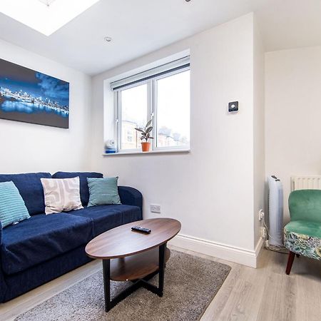 Cosy 1 Bed Apartment With Free Parking Close To Underground Station Zone 2 For Quick Access To Central London Up To 5 Guests ภายนอก รูปภาพ