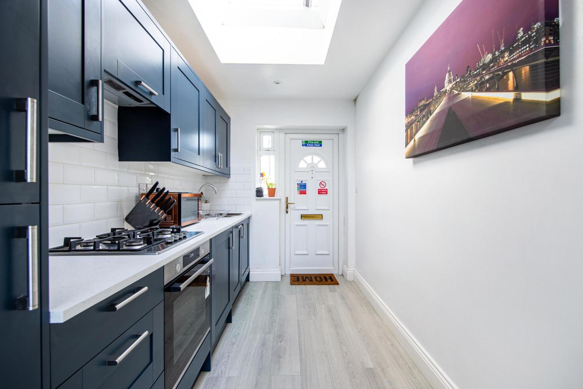 Cosy 1 Bed Apartment With Free Parking Close To Underground Station Zone 2 For Quick Access To Central London Up To 5 Guests ภายนอก รูปภาพ