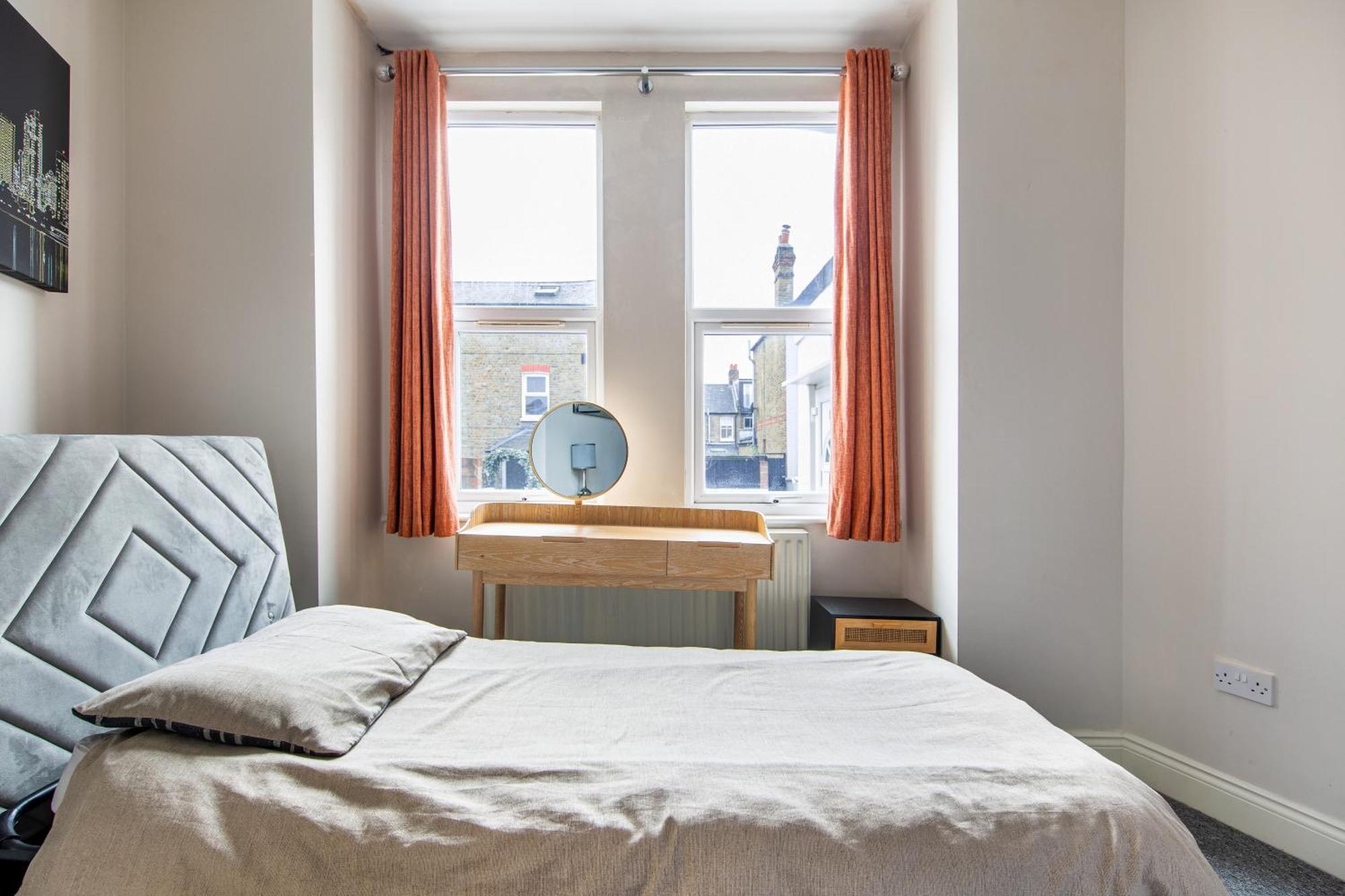 Cosy 1 Bed Apartment With Free Parking Close To Underground Station Zone 2 For Quick Access To Central London Up To 5 Guests ภายนอก รูปภาพ