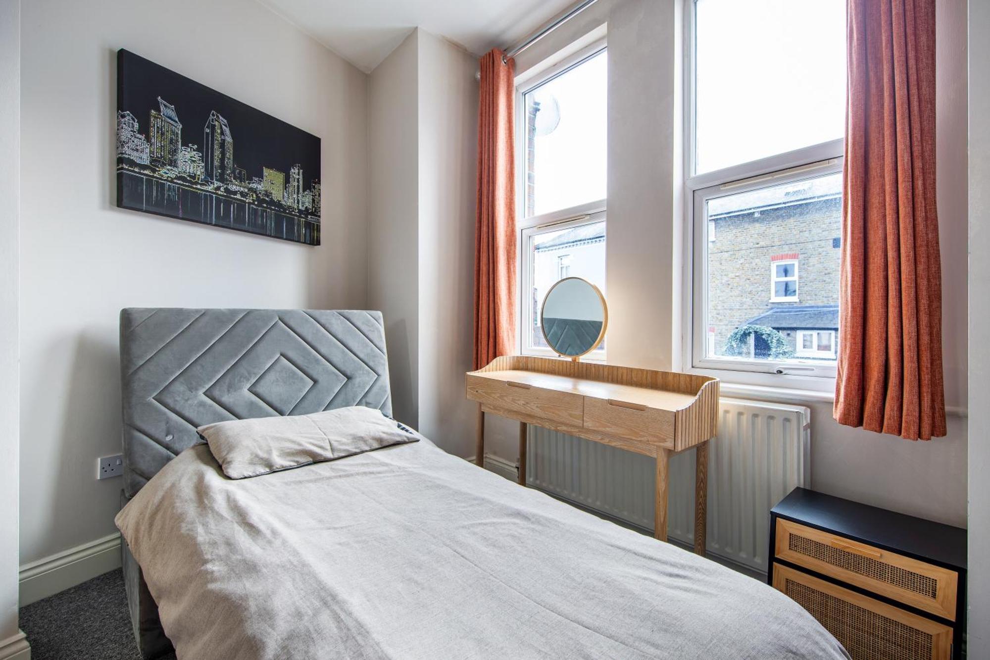 Cosy 1 Bed Apartment With Free Parking Close To Underground Station Zone 2 For Quick Access To Central London Up To 5 Guests ภายนอก รูปภาพ