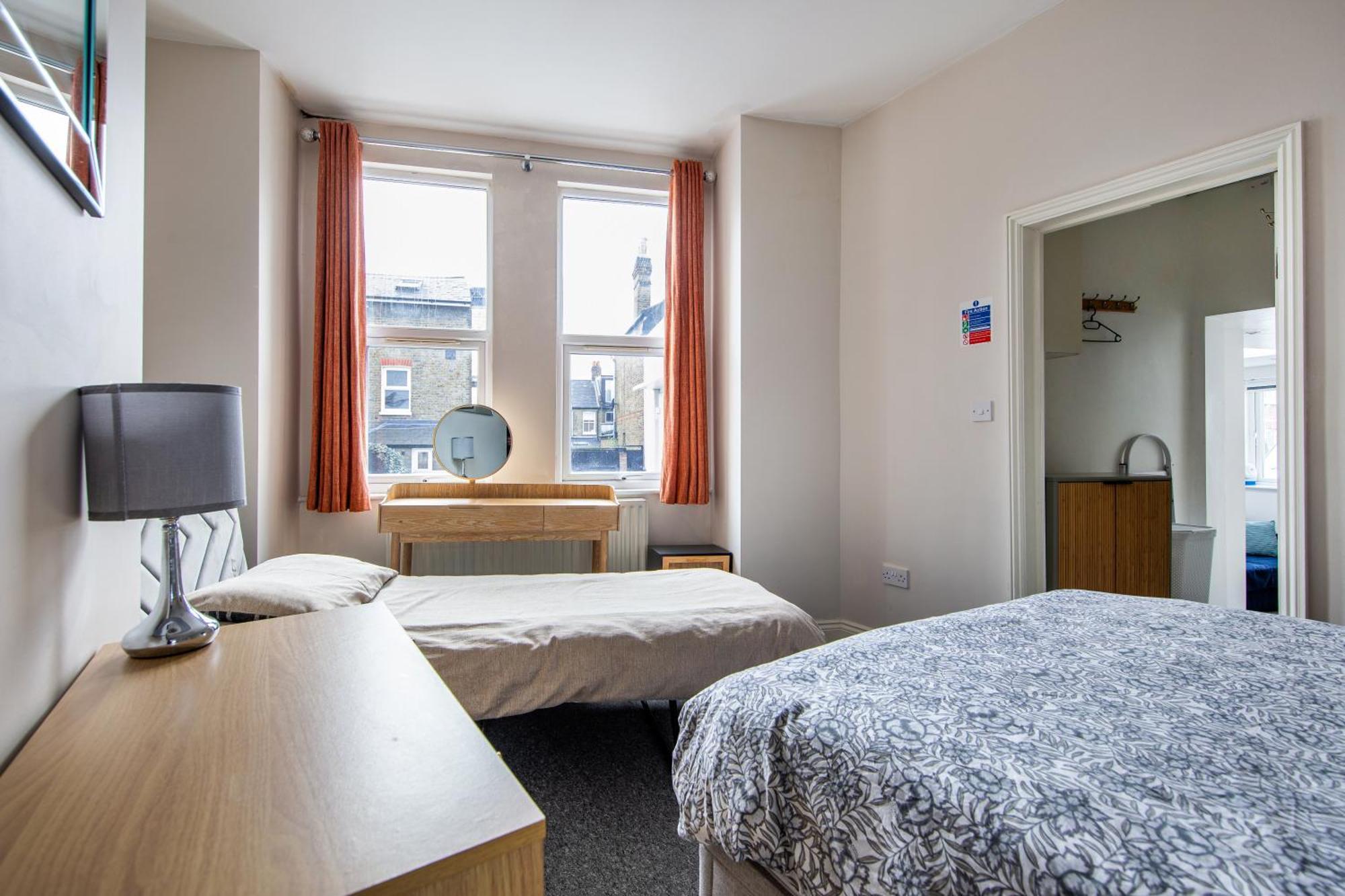 Cosy 1 Bed Apartment With Free Parking Close To Underground Station Zone 2 For Quick Access To Central London Up To 5 Guests ภายนอก รูปภาพ