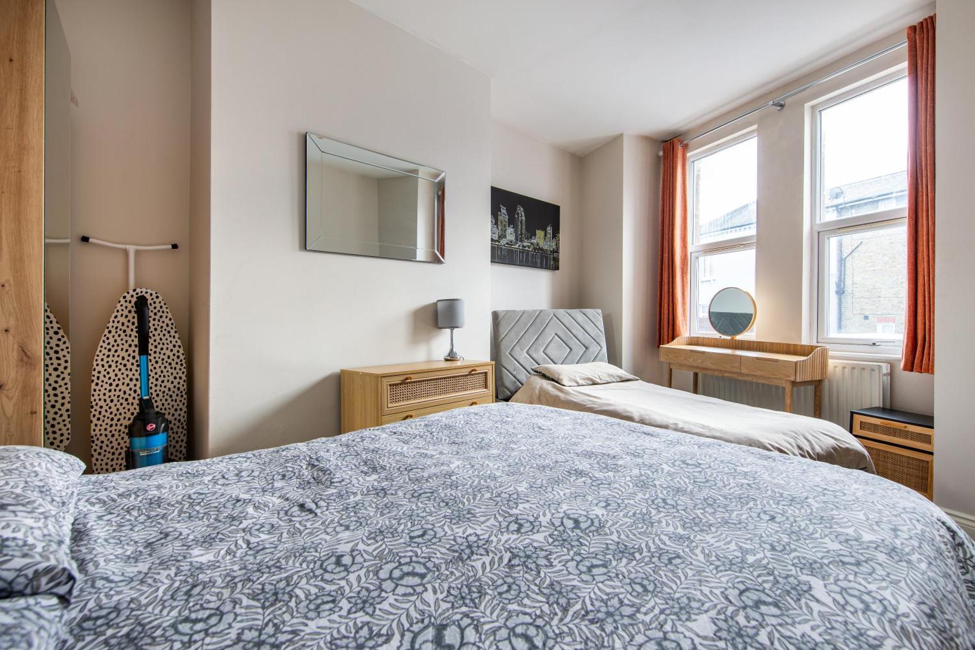 Cosy 1 Bed Apartment With Free Parking Close To Underground Station Zone 2 For Quick Access To Central London Up To 5 Guests ภายนอก รูปภาพ